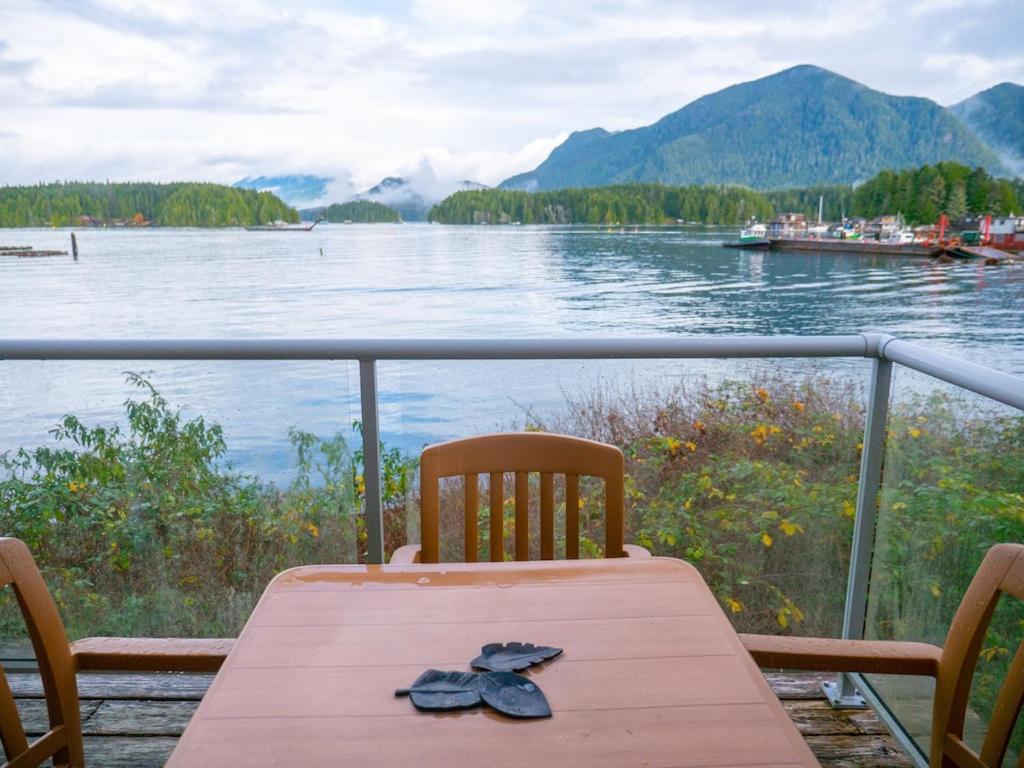 Апартаменты Waterfront View Of The Inlet, Short Walk To Town Тофино Экстерьер фото